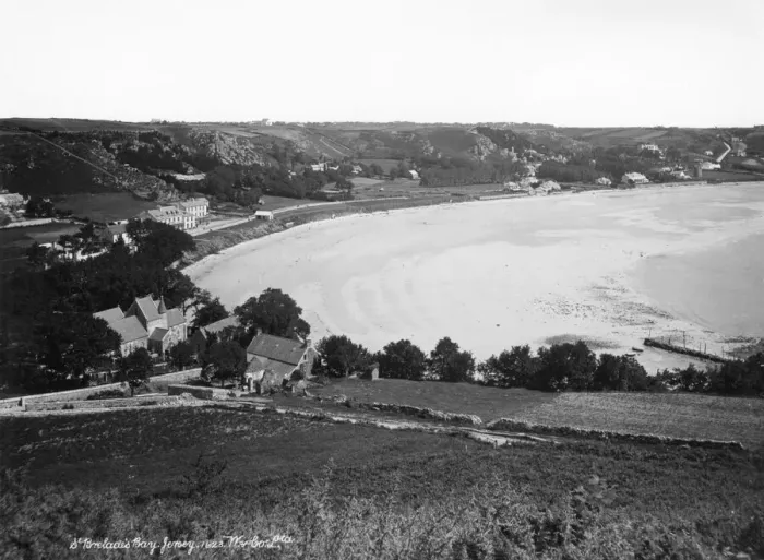Framed Print : St Brelades Bay, Jersey, c. 1920s Framed Print : St Brelades Bay, Jersey, c. 1920s