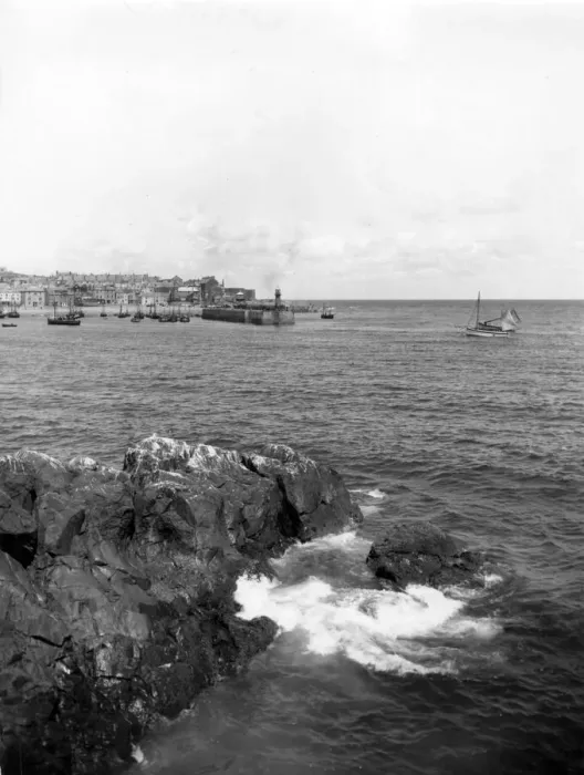 Framed Print : St Ives Harbour, Cornwall, August 1928 Framed Print : St Ives Harbour, Cornwall, August 1928