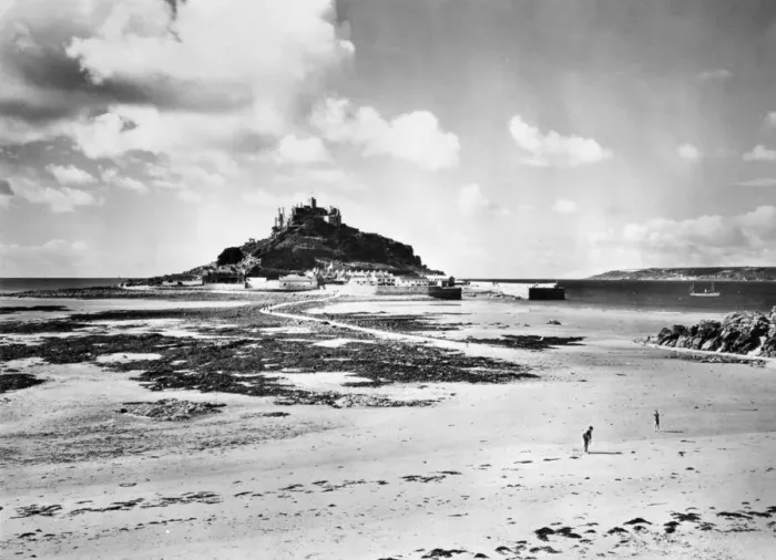Framed Print : St Michaels Mount from Marazion Beach, August 1935