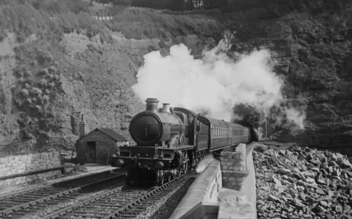 Framed Print : Star Class, No. 4012, Knight of the Thistle, at Teignmouth, 1925 Framed Print : Star Class, No. 4012, Knight of the Thistle, at Teignmouth, 1925