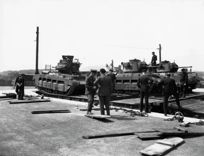 Framed Print : Tanks being loaded onto Rectank flat wagons, c. 1940