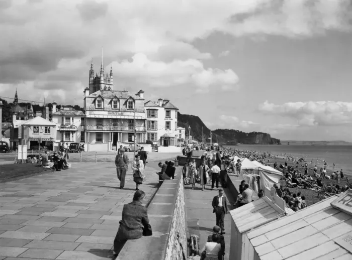 Framed Print : Teignmouth Promenade and East Beach, Devon, August 1950