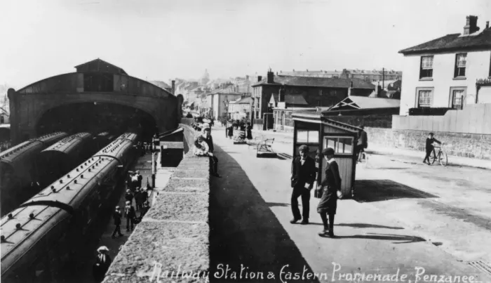 Framed Print : View of Penzance Station from the Eastern Promenade, c. 1910 Framed Print : View of Penzance Station from the Eastern Promenade, c. 1910