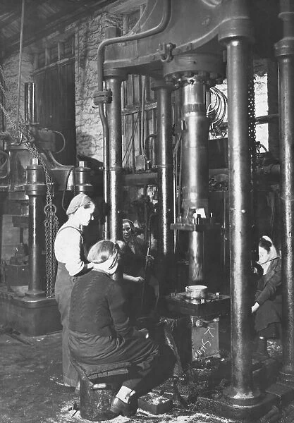 War time work in Q Shop at Swindon Works, 1942