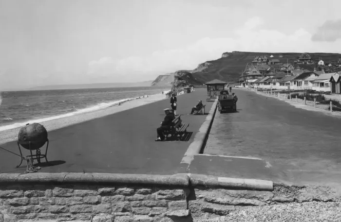 Framed Print : West Bay, Dorset, c. 1930 Framed Print : West Bay, Dorset, c. 1930