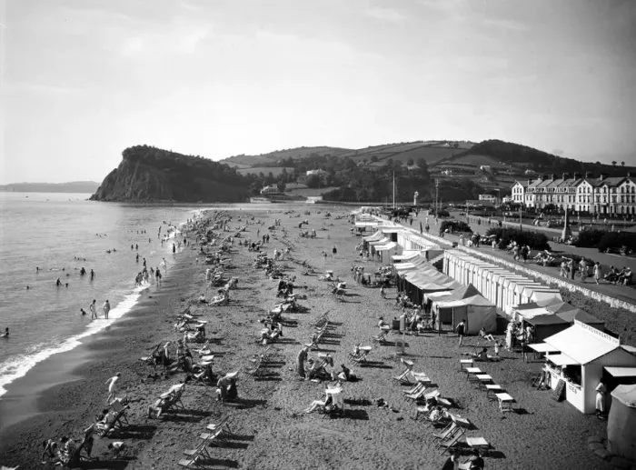 Framed Print : West Beach at Teignmouth, Devon, September 1933 Framed Print : West Beach at Teignmouth, Devon, September 1933
