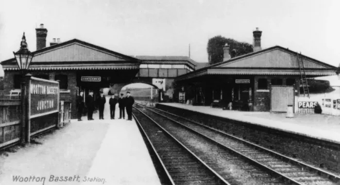 Framed Print : Wootton Bassett Junction Station, c. 1920 Framed Print : Wootton Bassett Junction Station, c. 1920