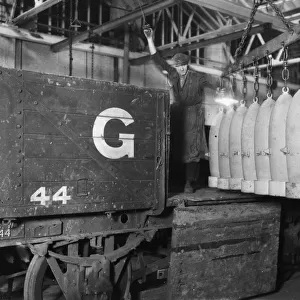250lb Bombs at the Swindon Works, early 1940s