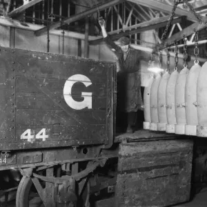 250lb Bombs at the Swindon Works, early 1940s