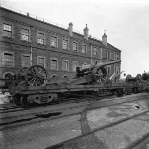 6in. naval guns on display on Macaw B wagons at Swindon Works, c. 1915 6in. naval guns on display on Macaw B wagons at Swindon Works, c. 1915