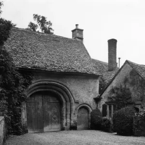 Abbey Gate, Cirencester, August 1924 Abbey Gate, Cirencester, August 1924