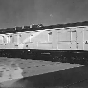 Brake Third coach No. 3307 converted into a mobile cleansing unit, 1941