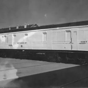 Brake Third coach No. 3307 converted into a mobile cleansing unit, 1941