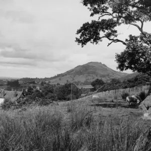 Caer Caradoc, Church Stretton, Shropshire, July 1932 Caer Caradoc, Church Stretton, Shropshire, July 1932