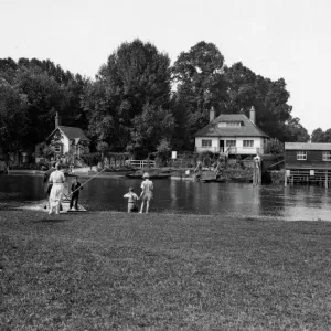 Chalmore ferry, Wallingford, August 1925