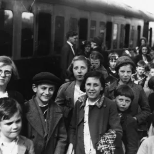 Child evacuees on Maidenhead station, 1939