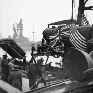 Discharging American locomotives at the GWR Docks, Cardiff, 1942 Discharging American locomotives at the GWR Docks, Cardiff, 1942