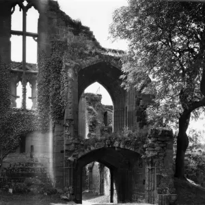 Entrance to Banquet Hall at Kenilworth Castle, July 1935 Entrance to Banquet Hall at Kenilworth Castle, July 1935