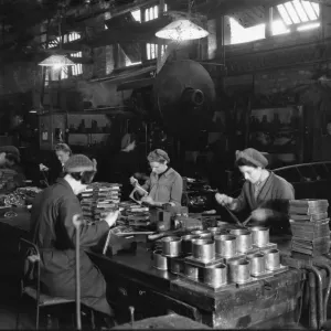 Female employees at Swindon Works making lamps, c. 1940 Female employees at Swindon Works making lamps, c. 1940