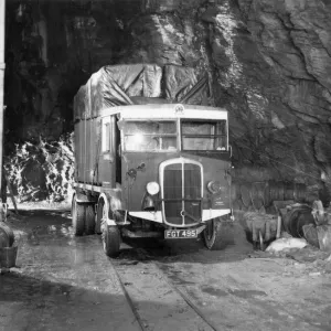 GWR lorry delivering paintings from the National Gallery to a slate mine in Wales in 1940