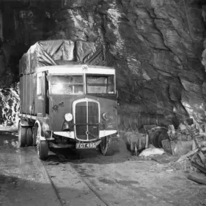 GWR lorry delivering paintings from the National Gallery to a slate mine in Wales in 1940 GWR lorry delivering paintings from the National Gallery to a slate mine in Wales in 1940