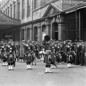 Highland Band at Paddington Station, 1915