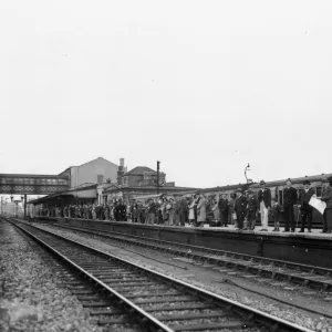 Holidaymakers on Swindon Station, c. 1930