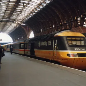 HST Class 253 locomotive No. 041 at Platform 1, Paddington Station in the 1980s