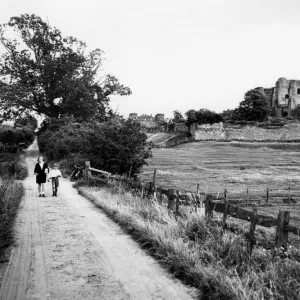 Kenilworth Castle, Warwickshire, July 1935