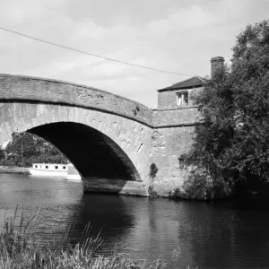 Lechlade Halfpenny Bridge, September 1948 Lechlade Halfpenny Bridge, September 1948