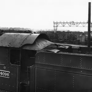 Locomotive 4096, Highclere Castle with its wartime black out screen, c. 1940 Locomotive 4096, Highclere Castle with its wartime black out screen, c. 1940