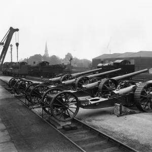 Naval guns outside A Shop, Swindon Works c. 1915