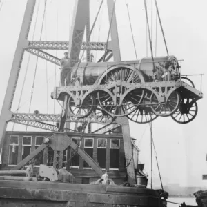 North Star being craned, 1927 North Star being craned, 1927