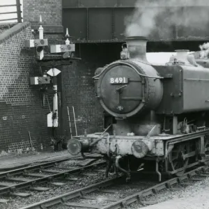 Pannier Tank 8491, at Honeybourne Junction