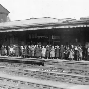 Passengers waiting on Platform 5, c. 1920s Passengers waiting on Platform 5, c. 1920s