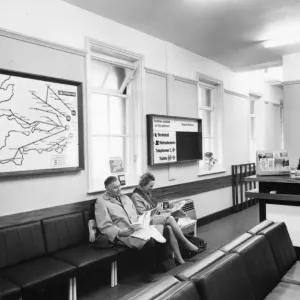 Passengers waiting at Reading station, about 1960 Passengers waiting at Reading station, about 1960