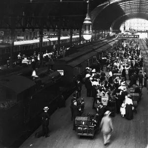 Platforms 4 and 5 at Paddington Station, c. 1910