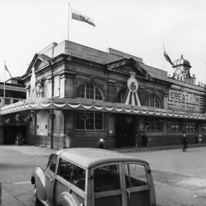 Royal Visit to Cardiff & Station Decorations, 5th August 1960