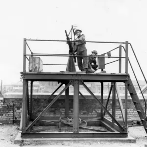 Swindon Home Guard manning an anti-aircraft gun platform, c. 1940 Swindon Home Guard manning an anti-aircraft gun platform, c. 1940