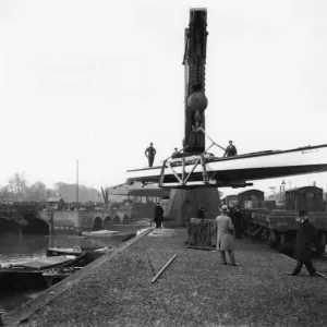 Transferring a boat from river to rail at the GWR Brent Docks, c1930s Transferring a boat from river to rail at the GWR Brent Docks, c1930s