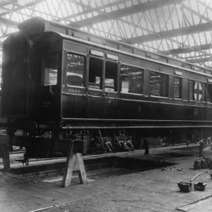 Wartime ambulance carriage in No 19 (C) Shop, 1915