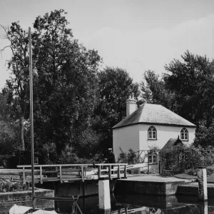 Whitchurch Lock, Pangbourne, August 1939