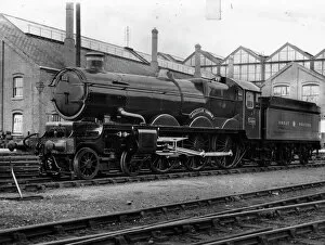 Images Dated 20th February 2007: No 5028 Llantilio Castle outside Swindon Works