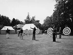 Royal Leamington Spa Gallery: Archery Contest at Leamington Spa, Warwickshire