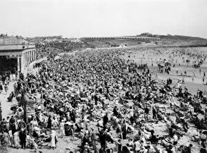 Images Dated 14th January 2020: Barry Island Beach, Wales, August 1938