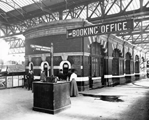 Birmingham Collection: Birmingham Snow Hill Booking Office, 1912