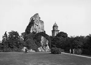Ruins Collection: Bridgnorth Castle Grounds, Shropshire, August 1923