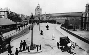 Horse Drawn Vehicles Gallery: Bristol Temple Meads Station, c1900