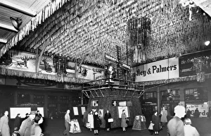 Christmas Collection: Christmas Decorations at Paddington Station, 1955