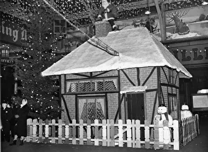 Christmas Collection: Christmas Grotto, Paddington Station, 1956